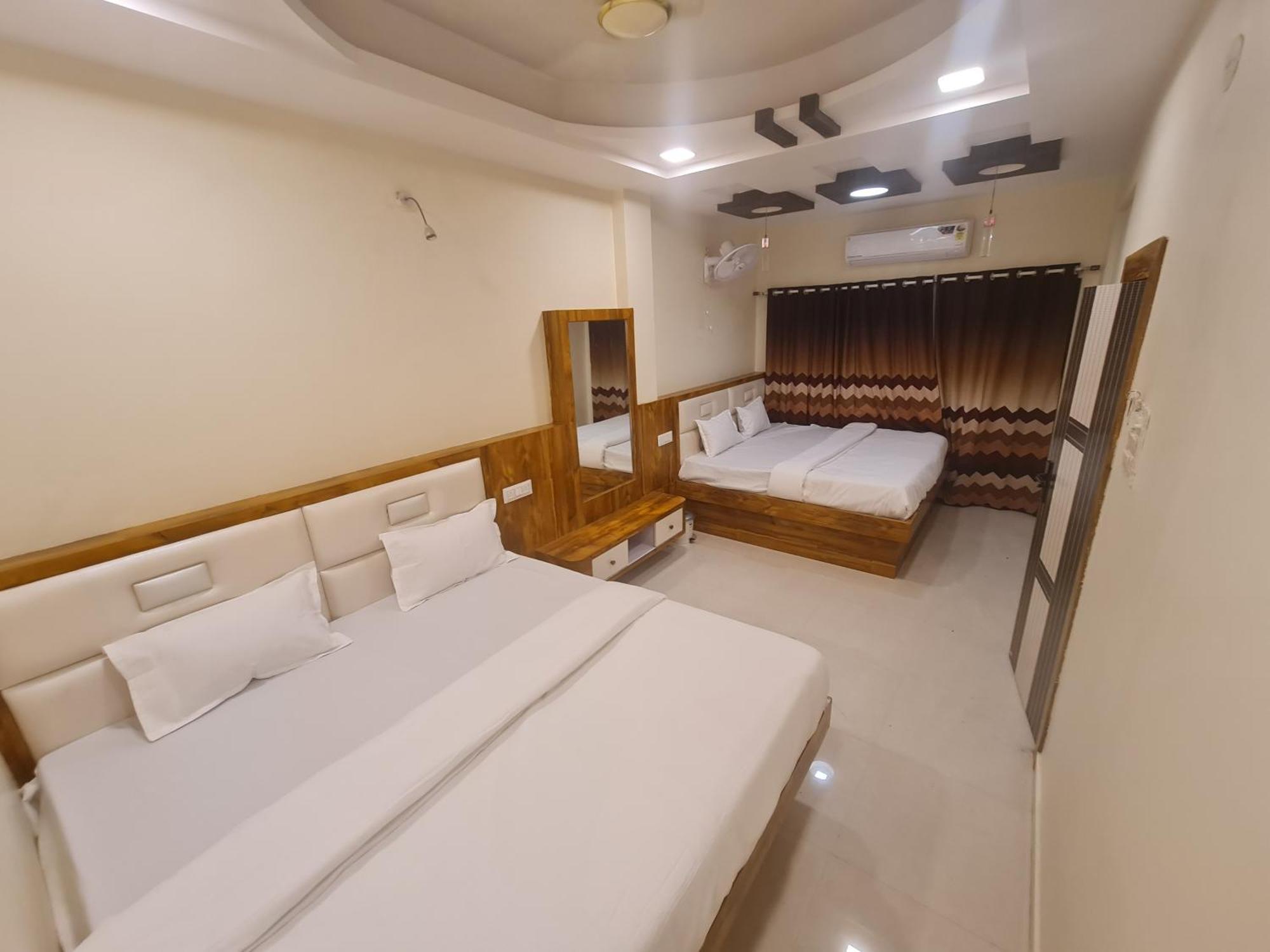 Hotel Empire Ujjain Εξωτερικό φωτογραφία