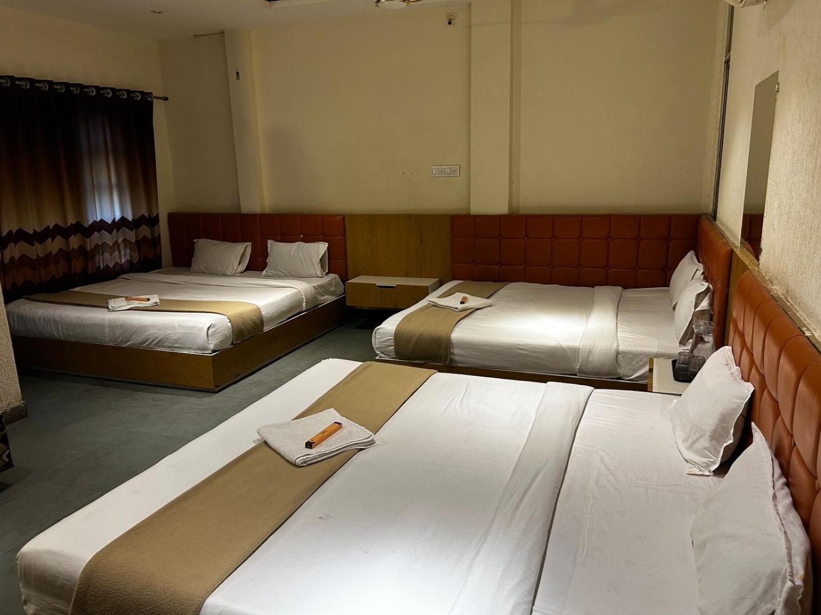 Hotel Empire Ujjain Εξωτερικό φωτογραφία