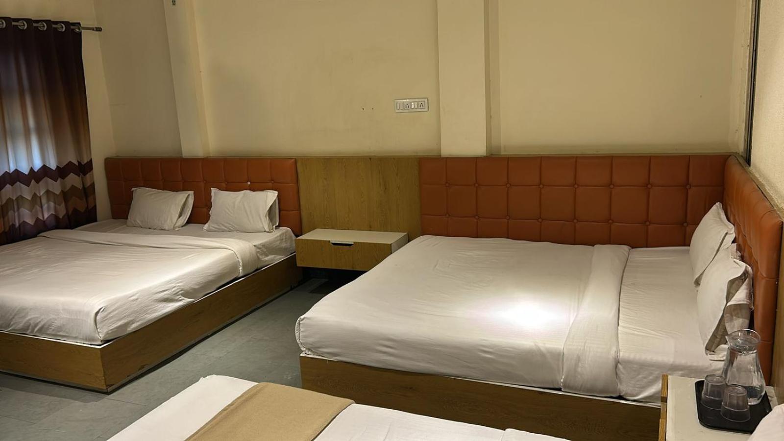 Hotel Empire Ujjain Εξωτερικό φωτογραφία