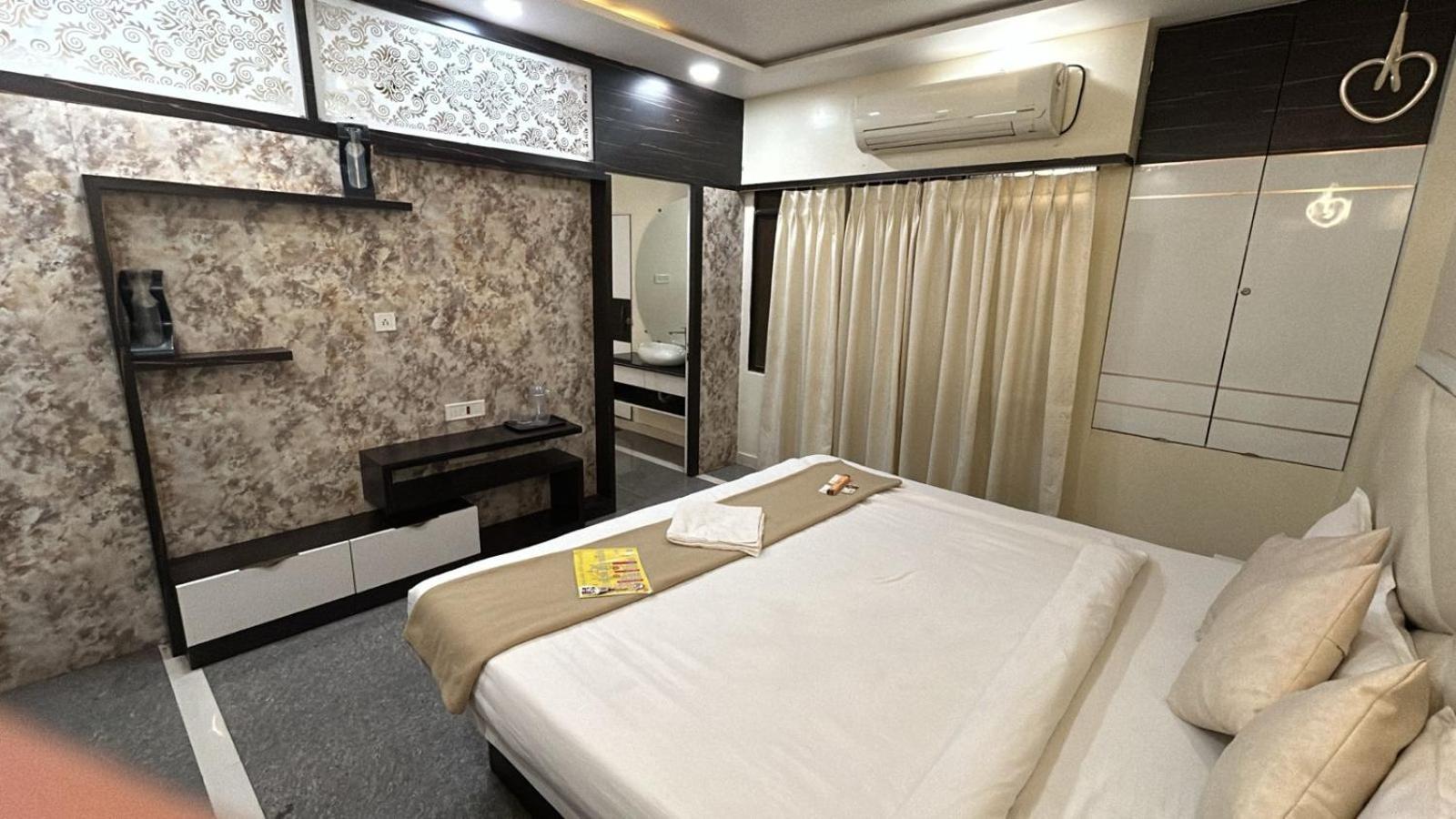 Hotel Empire Ujjain Εξωτερικό φωτογραφία