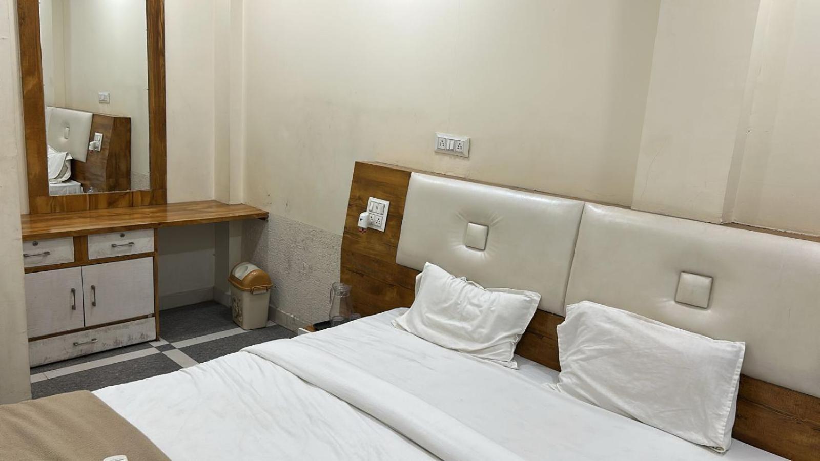 Hotel Empire Ujjain Εξωτερικό φωτογραφία