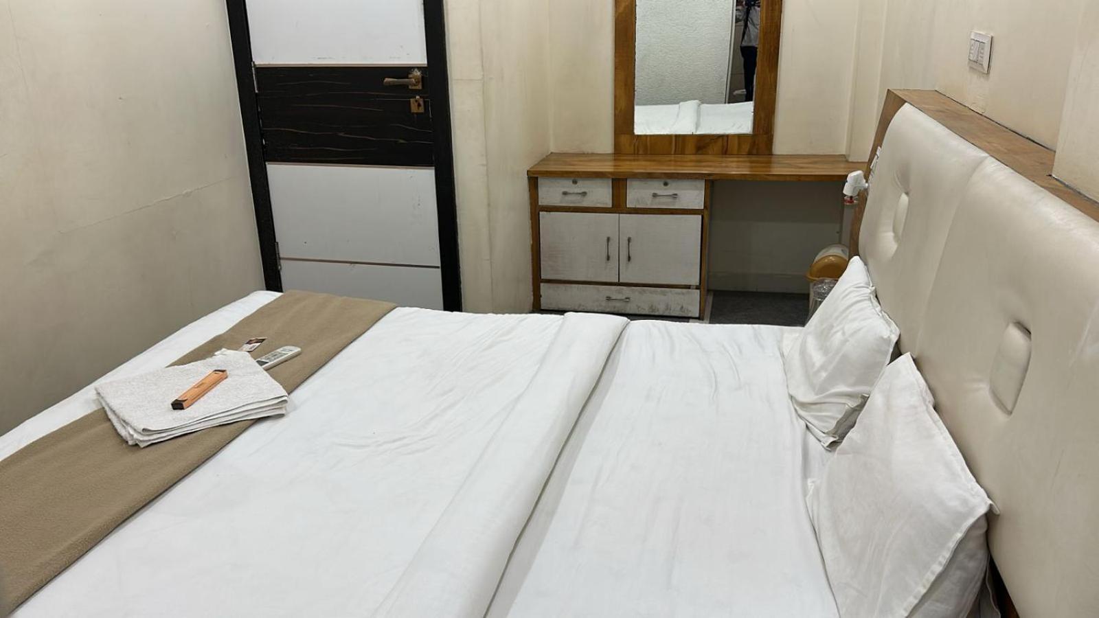Hotel Empire Ujjain Εξωτερικό φωτογραφία