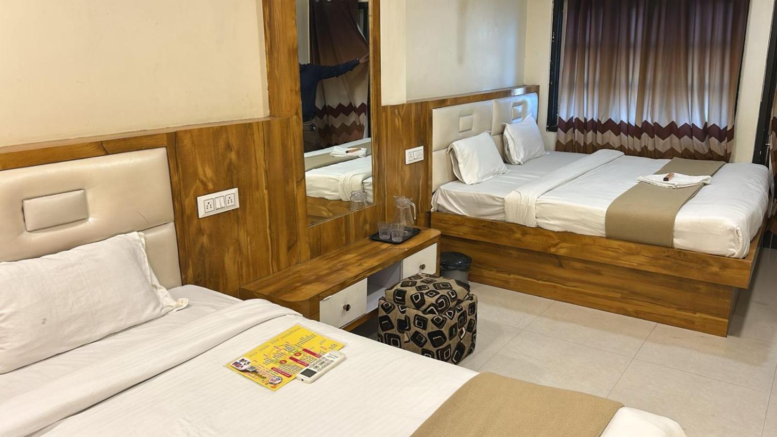 Hotel Empire Ujjain Εξωτερικό φωτογραφία