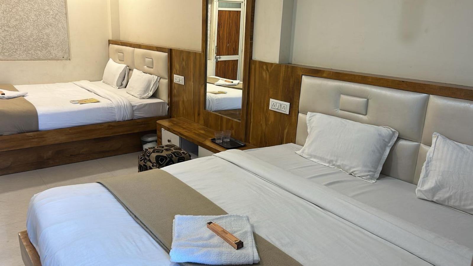 Hotel Empire Ujjain Εξωτερικό φωτογραφία