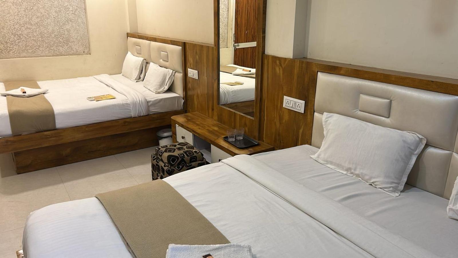 Hotel Empire Ujjain Εξωτερικό φωτογραφία