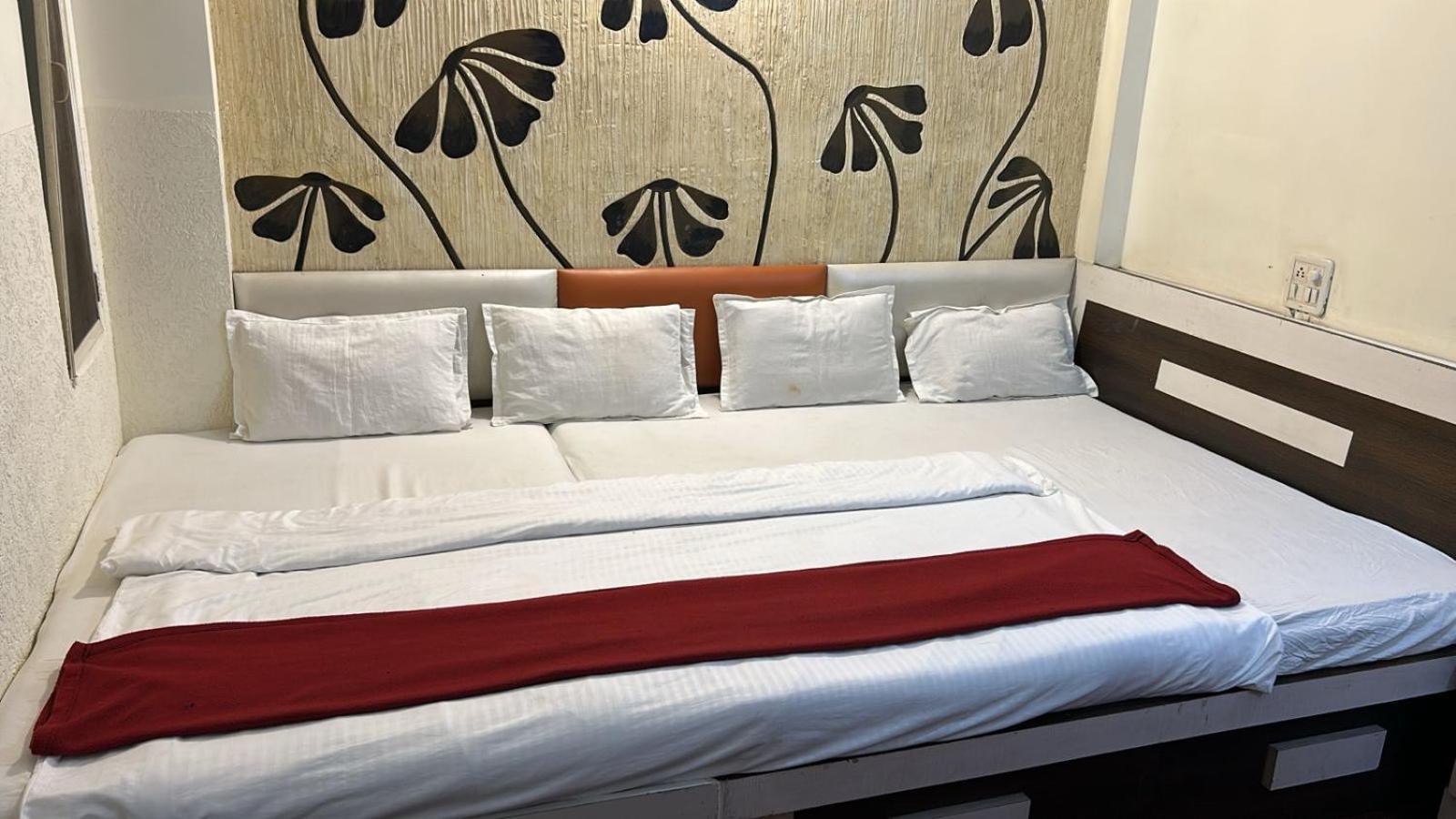Hotel Empire Ujjain Εξωτερικό φωτογραφία