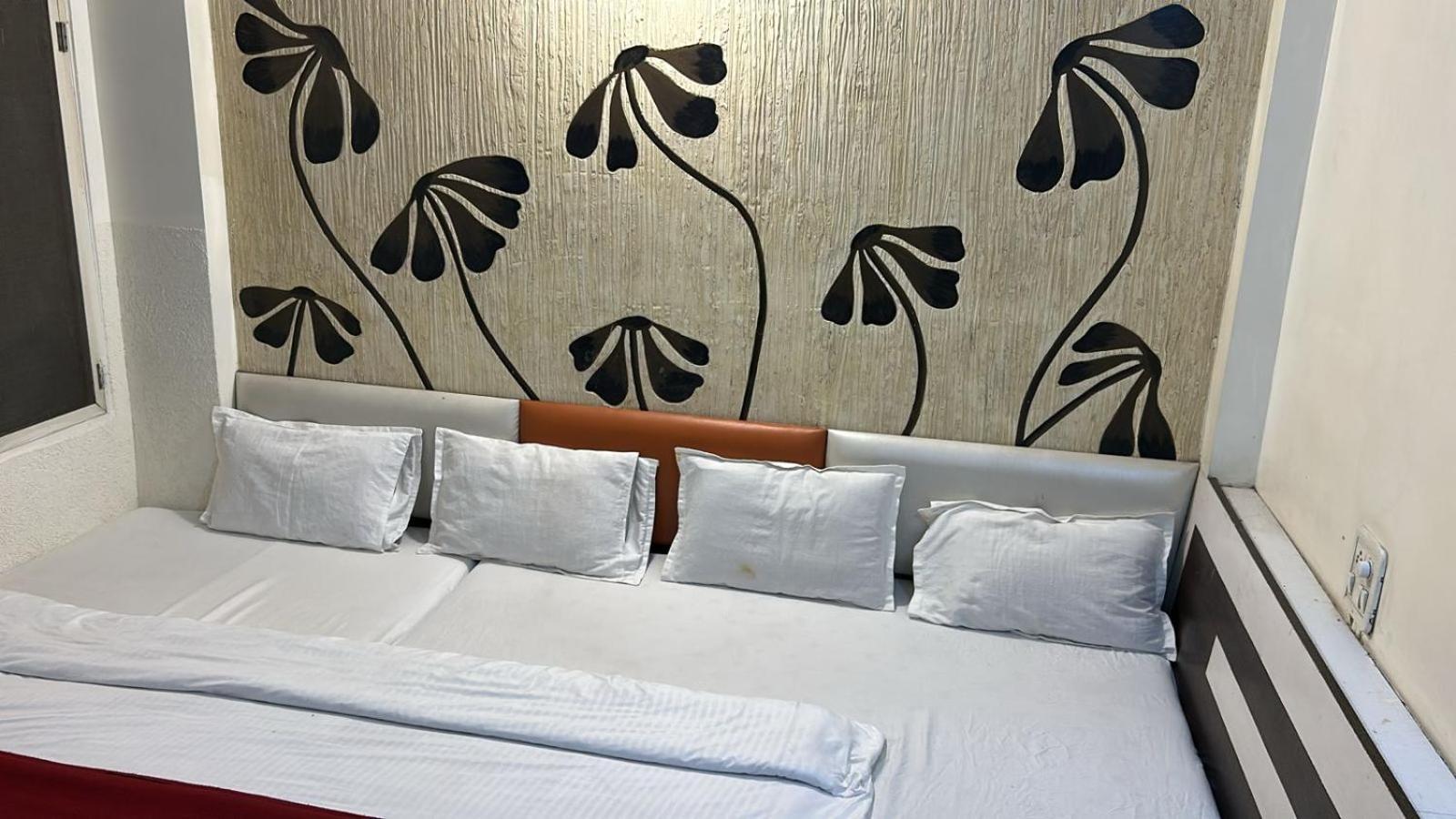 Hotel Empire Ujjain Εξωτερικό φωτογραφία